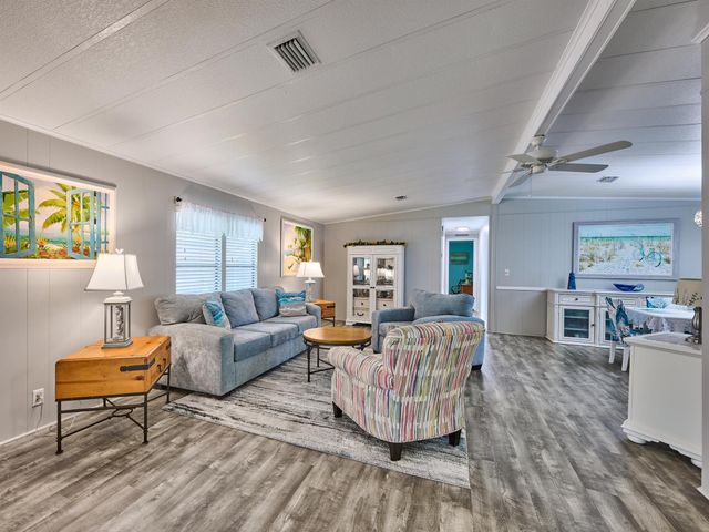 7526 SE Independence Avenue, Hobe Sound, FL 33455