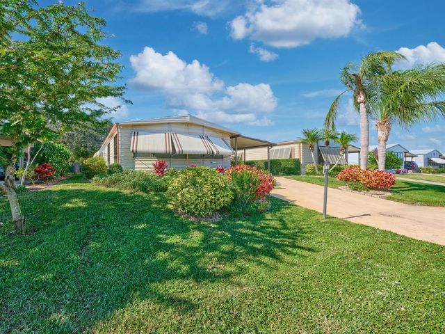 7526 SE Independence Avenue, Hobe Sound, FL 33455
