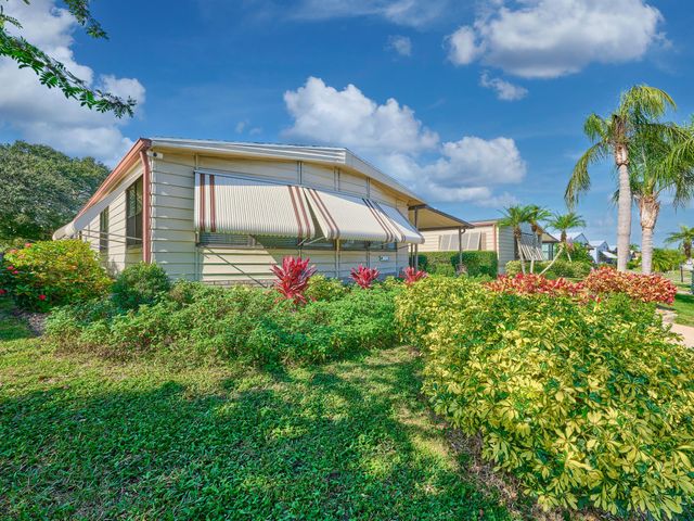 7526 SE Independence Avenue, Hobe Sound, FL 33455