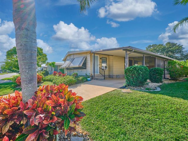 7526 SE Independence Avenue, Hobe Sound, FL 33455
