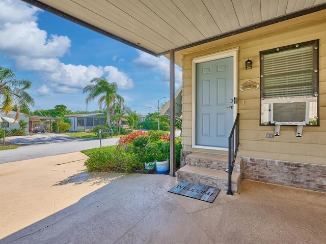 7526 SE Independence Avenue, Hobe Sound, FL 33455