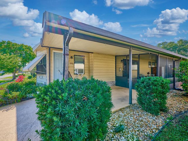 7526 SE Independence Avenue, Hobe Sound, FL 33455