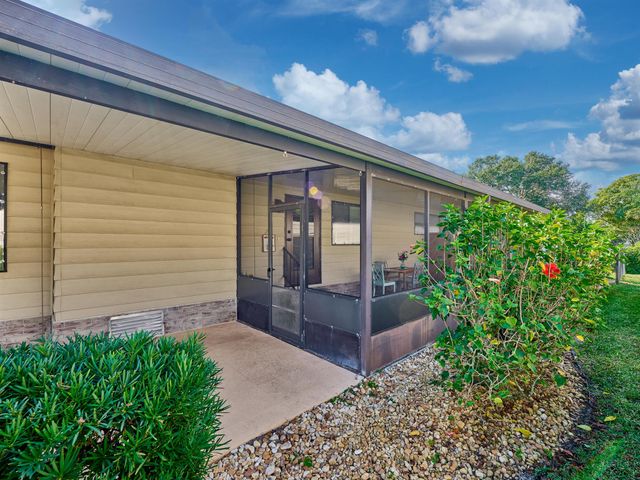 7526 SE Independence Avenue, Hobe Sound, FL 33455