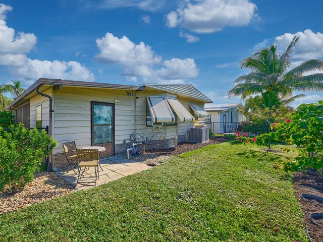 7526 SE Independence Avenue, Hobe Sound, FL 33455
