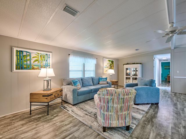 7526 SE Independence Avenue, Hobe Sound, FL 33455