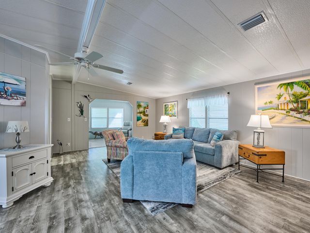 7526 SE Independence Avenue, Hobe Sound, FL 33455