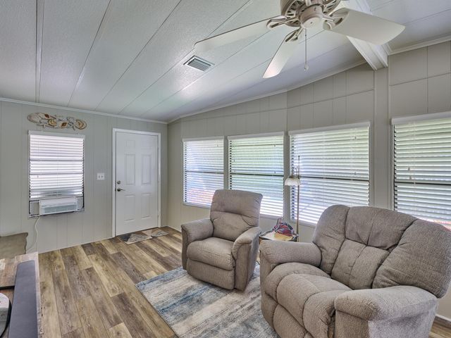 7526 SE Independence Avenue, Hobe Sound, FL 33455