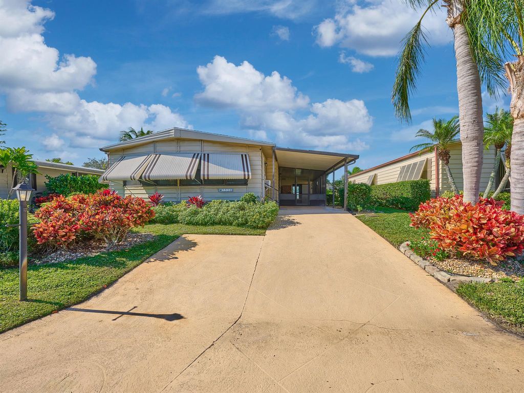 7526 SE Independence Avenue, Hobe Sound, FL 33455