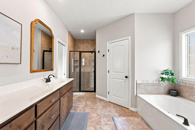 1646 N Waterstone Avenue, Springfield, MO 65802