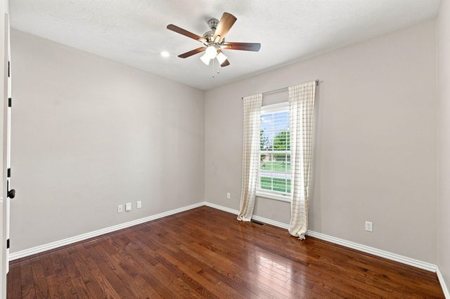 1646 N Waterstone Avenue, Springfield, MO 65802