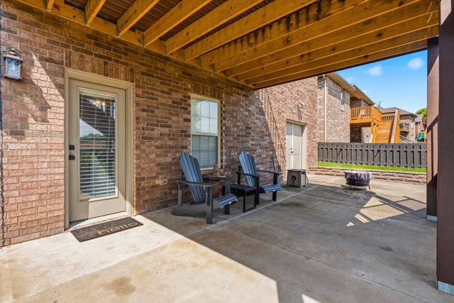 1646 N Waterstone Avenue, Springfield, MO 65802
