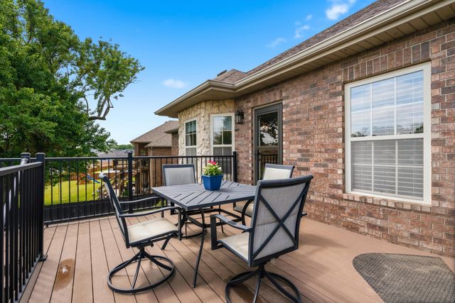 1646 N Waterstone Avenue, Springfield, MO 65802