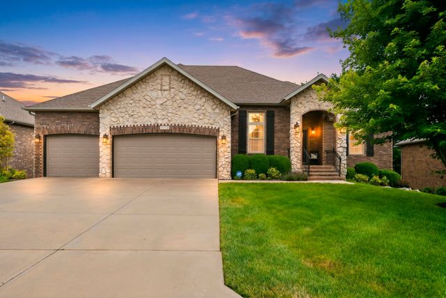 1646 N Waterstone Avenue, Springfield, MO 65802