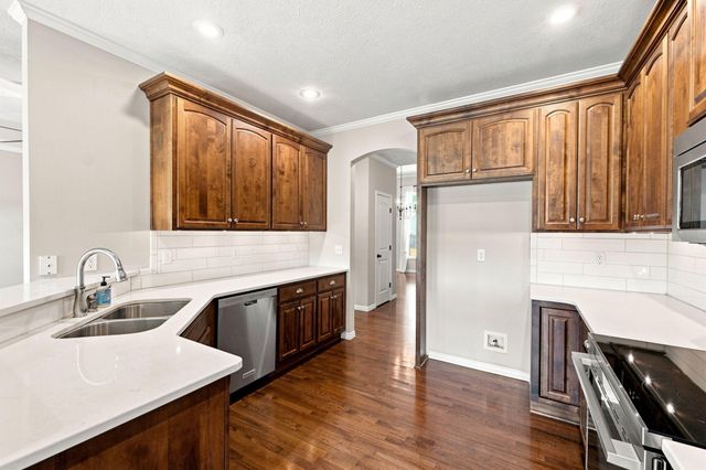 1646 N Waterstone Avenue, Springfield, MO 65802