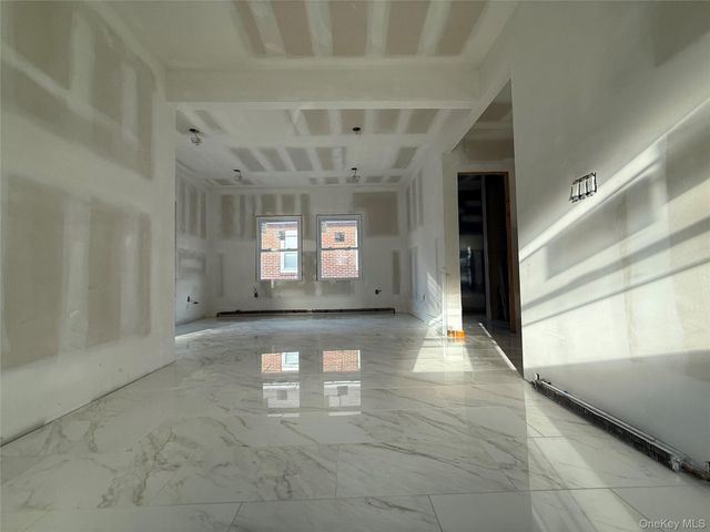 36 E Fulton Street, Long Beach, NY 11561
