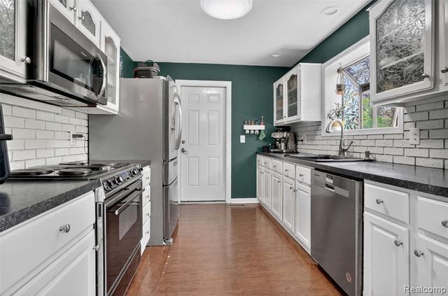 11479 Farmhill Drive, Fenton, MI 48430