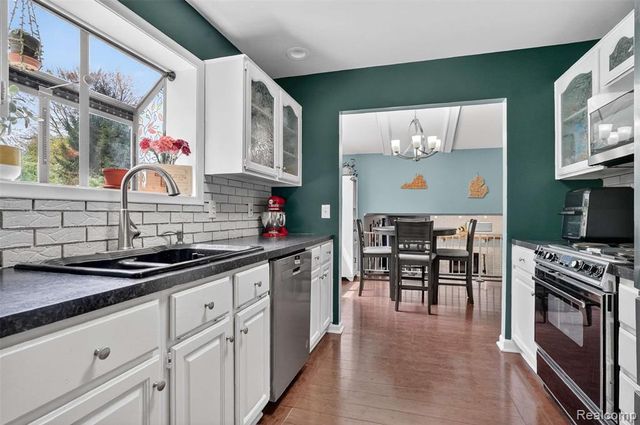 11479 Farmhill Drive, Fenton, MI 48430