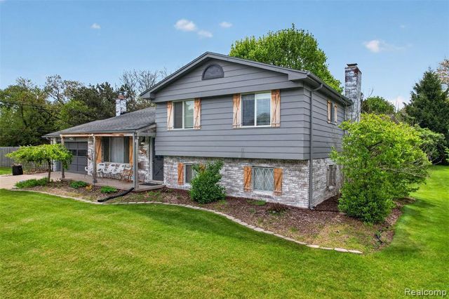 11479 Farmhill Drive, Fenton, MI 48430