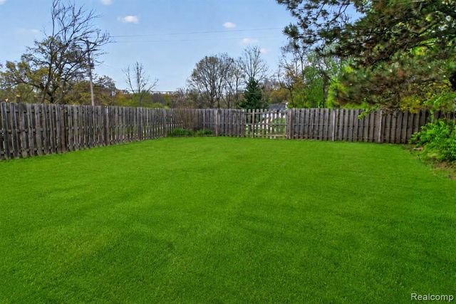 11479 Farmhill Drive, Fenton, MI 48430