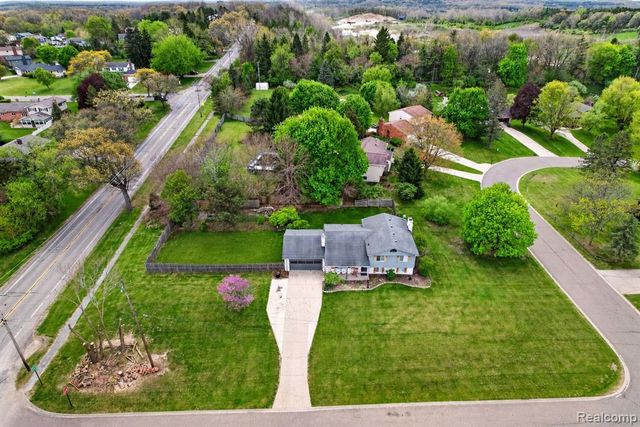 11479 Farmhill Drive, Fenton, MI 48430
