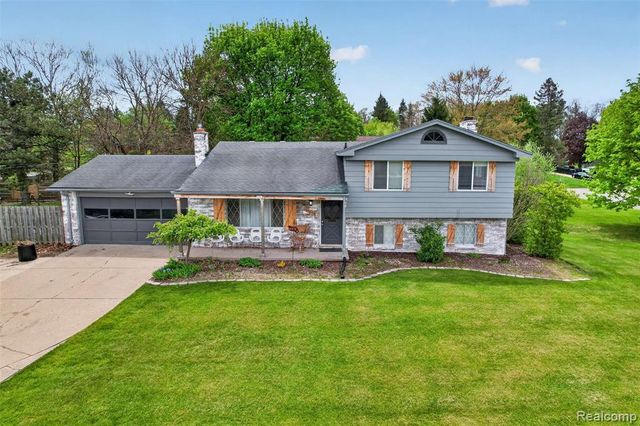 11479 Farmhill Drive, Fenton, MI 48430