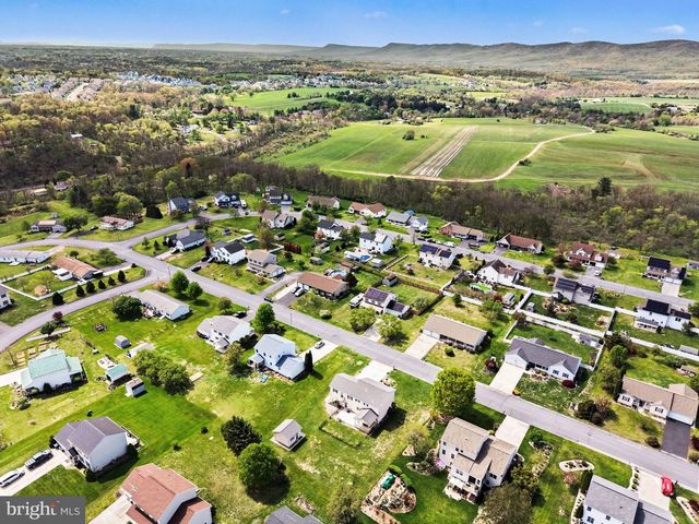 33 LONGSTREET DRIVE, Carlisle, PA 17013