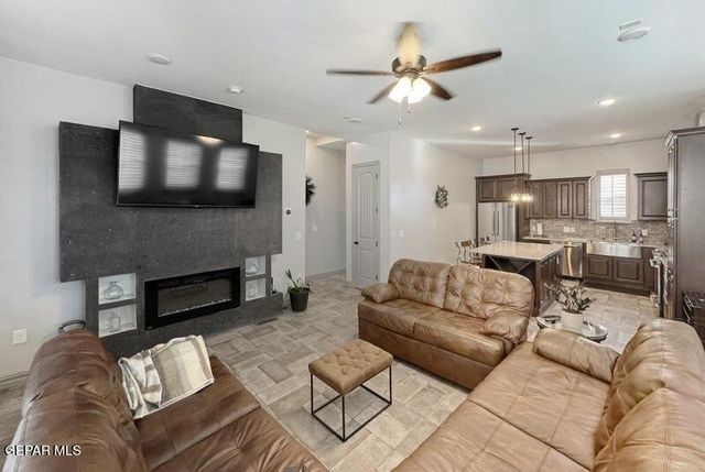 341 Vin Almoradi Court, El Paso, TX 79912