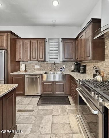 341 Vin Almoradi Court, El Paso, TX 79912