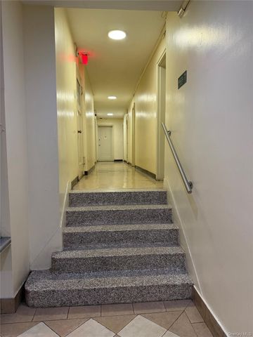 88-30 182nd Street 1B, Hollis, NY 11423