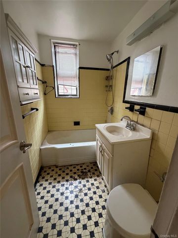 88-30 182nd Street 1B, Hollis, NY 11423