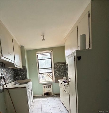 88-30 182nd Street 1B, Hollis, NY 11423