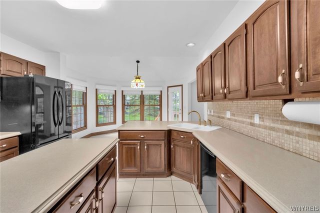 42 East Pinelake Drive, Amherst, NY 14221