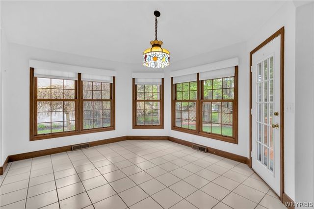 42 East Pinelake Drive, Amherst, NY 14221