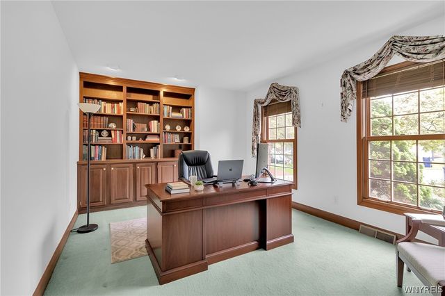 42 East Pinelake Drive, Amherst, NY 14221