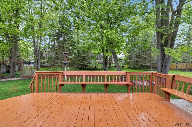42 East Pinelake Drive, Amherst, NY 14221