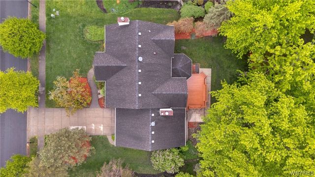 42 East Pinelake Drive, Amherst, NY 14221