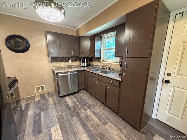 4230 Custer Avenue, Flint, MI 48507