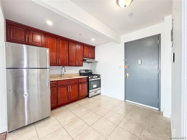 7026 Queens Boulevard 7F, Woodside, NY 11377