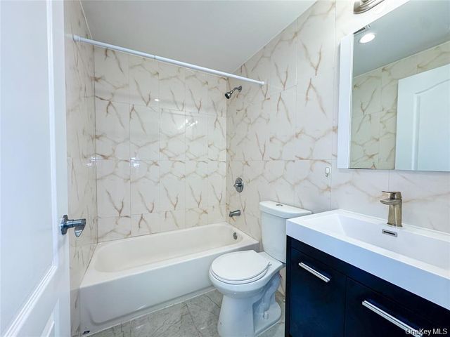 7026 Queens Boulevard 7F, Woodside, NY 11377