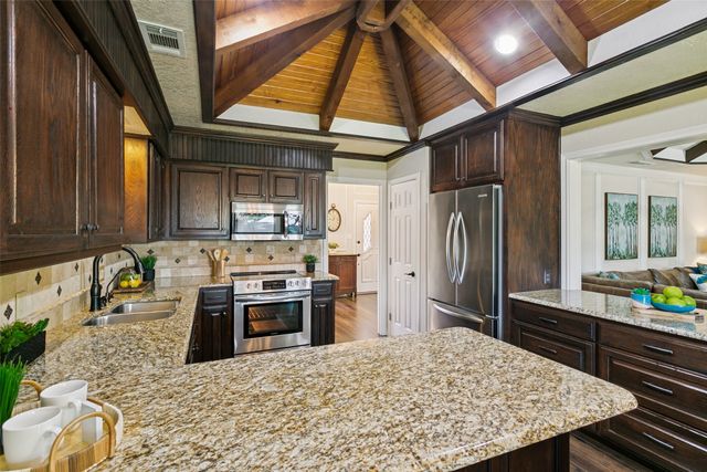 3709 Fieldcrest Lane, Bedford, TX 76021
