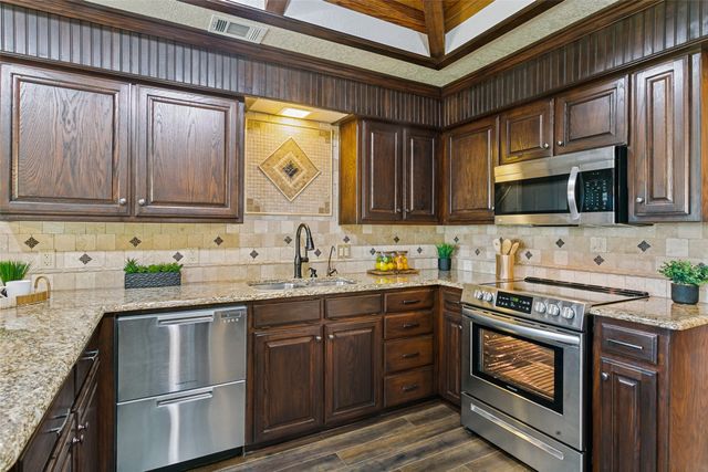 3709 Fieldcrest Lane, Bedford, TX 76021