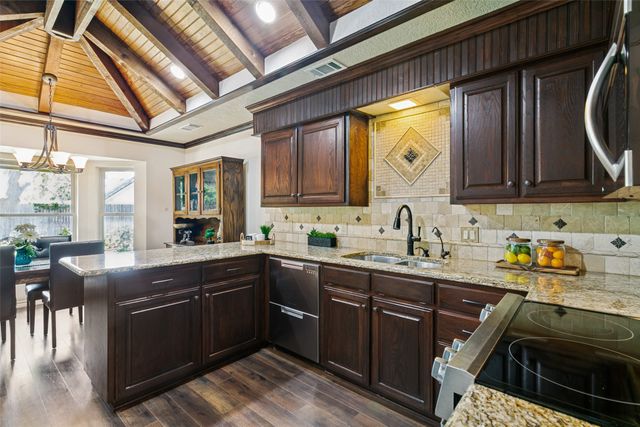 3709 Fieldcrest Lane, Bedford, TX 76021