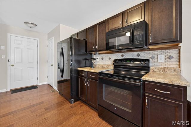 2101 Maple Glen Court, St Peters, MO 63376
