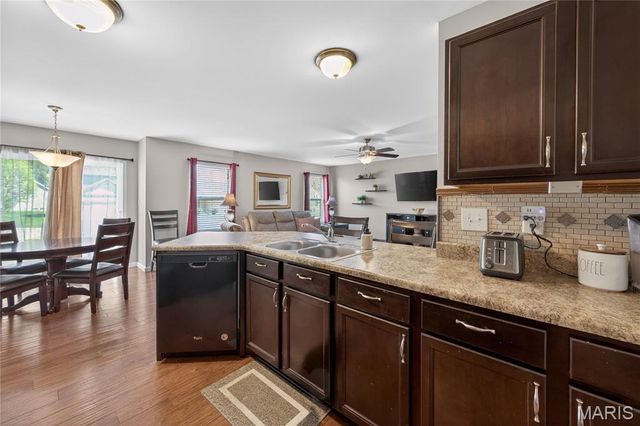 2101 Maple Glen Court, St Peters, MO 63376