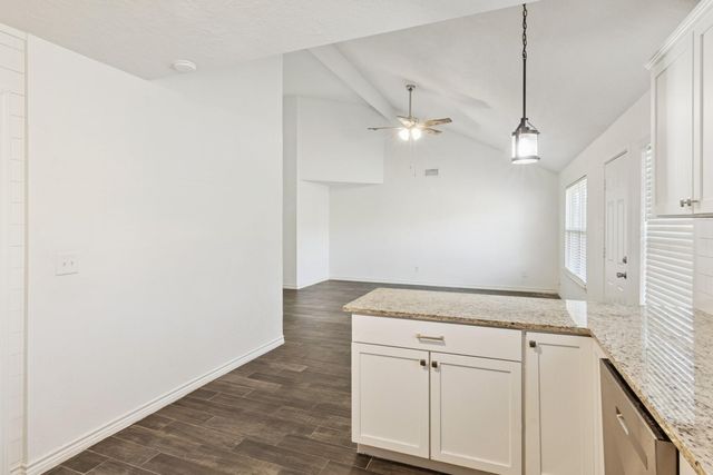 10827 W Mulberry Drive, La Porte, TX 77571