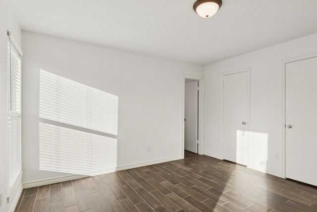 10827 W Mulberry Drive, La Porte, TX 77571