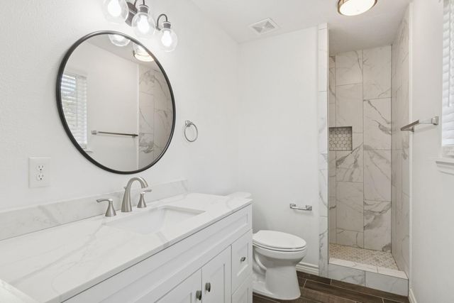 10827 W Mulberry Drive, La Porte, TX 77571