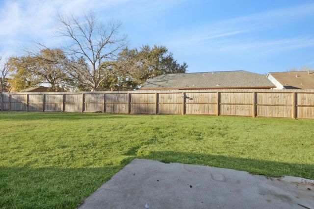 10827 W Mulberry Drive, La Porte, TX 77571