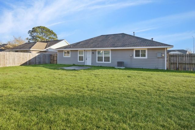 10827 W Mulberry Drive, La Porte, TX 77571