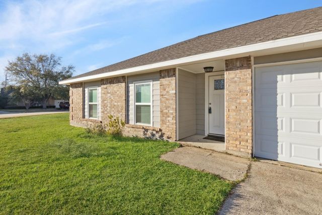 10827 W Mulberry Drive, La Porte, TX 77571